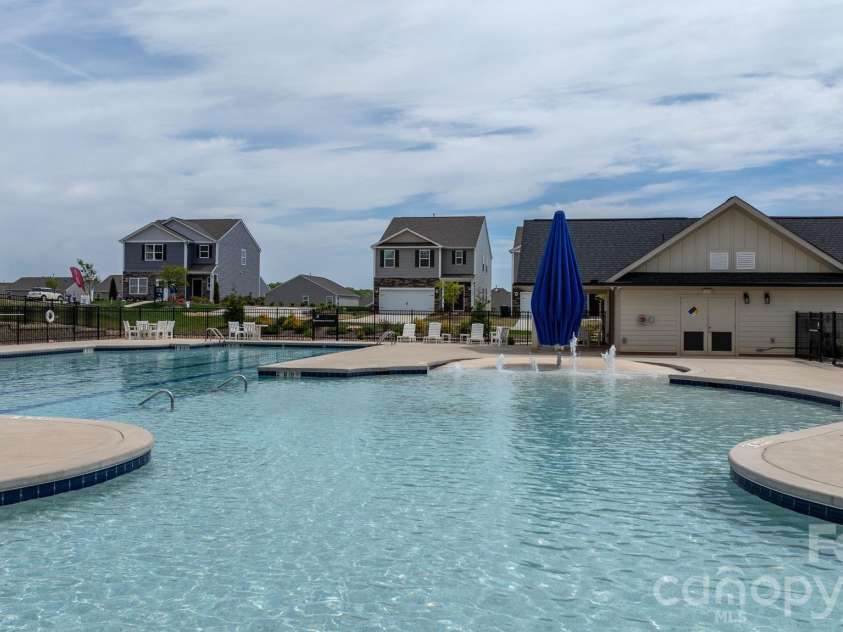 534 13th Avenue Drive, Hickory, NC 28601.  MLS# CAR4368370, YatesRealty ID 20021. Neighborhood Amenities