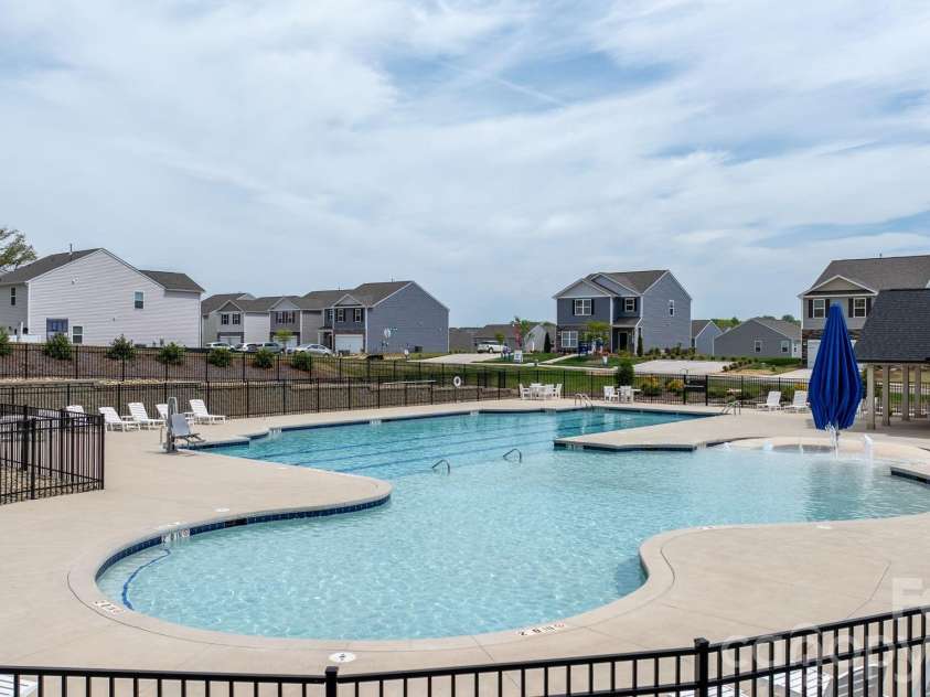 534 13th Avenue Drive, Hickory, NC 28601.  MLS# CAR4368370, YatesRealty ID 20021. Neighborhood Amenities