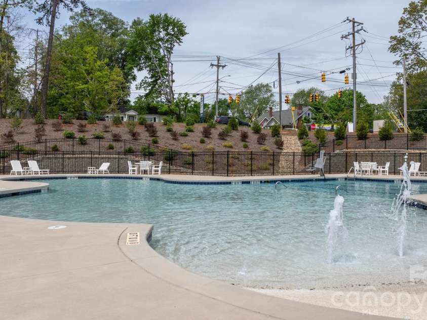 534 13th Avenue Drive, Hickory, NC 28601.  MLS# CAR4368370, YatesRealty ID 20021. Neighborhood Amenities