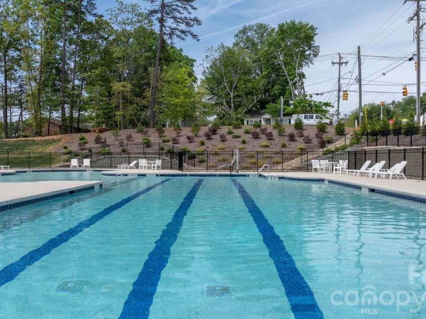 534 13th Avenue Drive, Hickory, NC 28601.  MLS# CAR4368370, YatesRealty ID 20021. Neighborhood Amenities