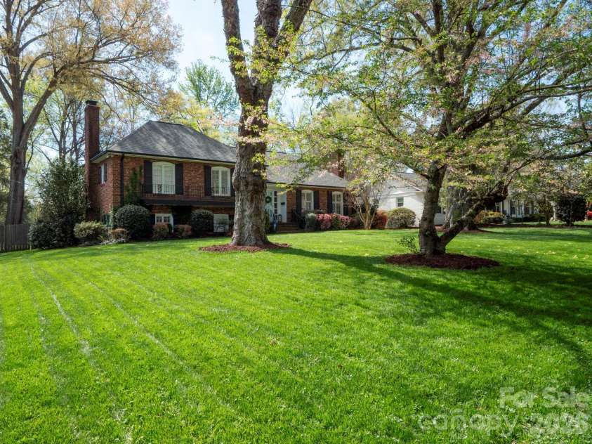 1419 Cavendish Court, Charlotte, NC 28211.  MLS# CAR4370471, YatesRealty ID 20024. 