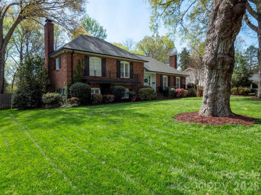 1419 Cavendish Court, Charlotte, NC 28211.  MLS# CAR4370471, YatesRealty ID 20024. 
