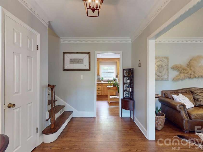 1419 Cavendish Court, Charlotte, NC 28211.  MLS# CAR4370471, YatesRealty ID 20024. 