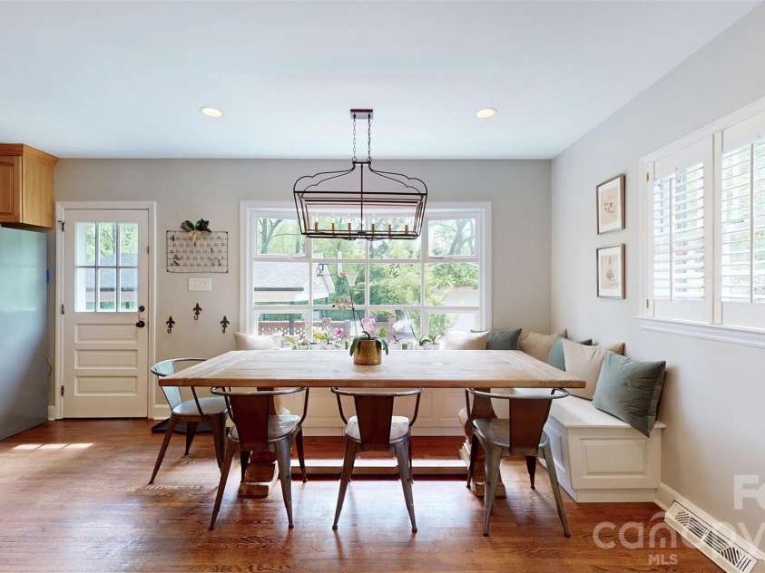 1419 Cavendish Court, Charlotte, NC 28211.  MLS# CAR4370471, YatesRealty ID 20024. 
