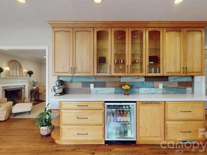 1419 Cavendish Court, Charlotte, NC 28211.  MLS# CAR4370471, YatesRealty ID 20024. 
