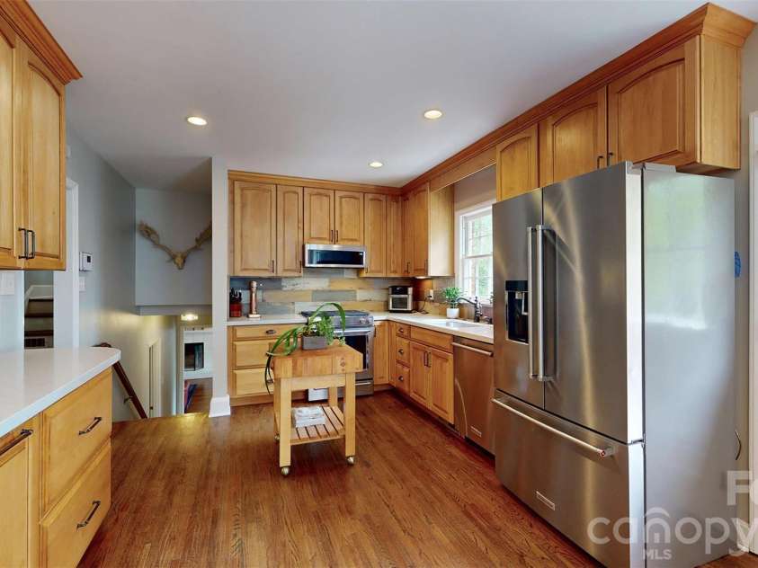 1419 Cavendish Court, Charlotte, NC 28211.  MLS# CAR4370471, YatesRealty ID 20024. 