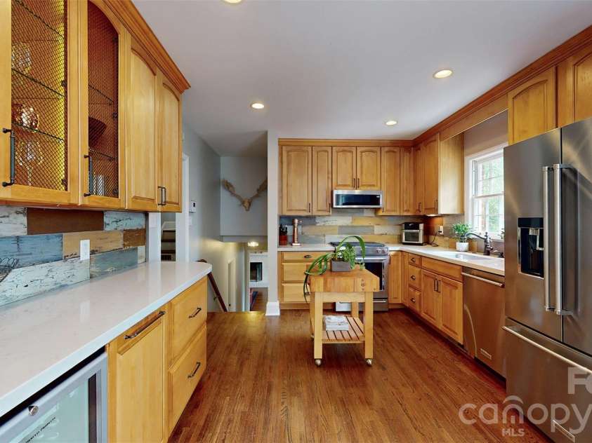 1419 Cavendish Court, Charlotte, NC 28211.  MLS# CAR4370471, YatesRealty ID 20024. 