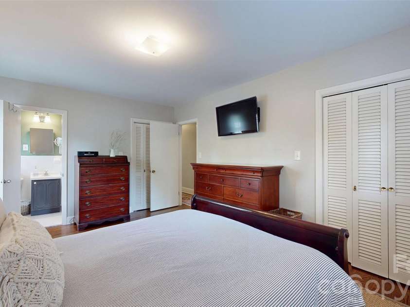1419 Cavendish Court, Charlotte, NC 28211.  MLS# CAR4370471, YatesRealty ID 20024. 
