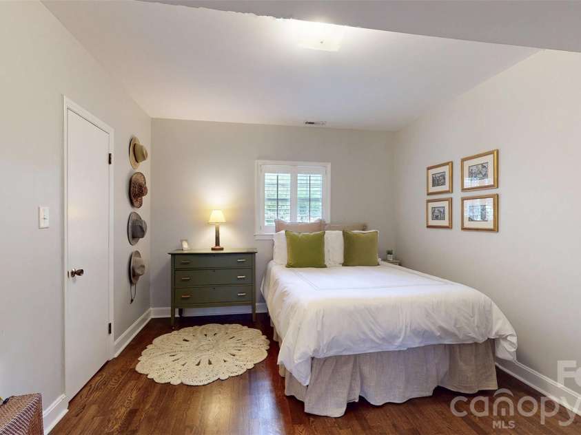 1419 Cavendish Court, Charlotte, NC 28211.  MLS# CAR4370471, YatesRealty ID 20024. 