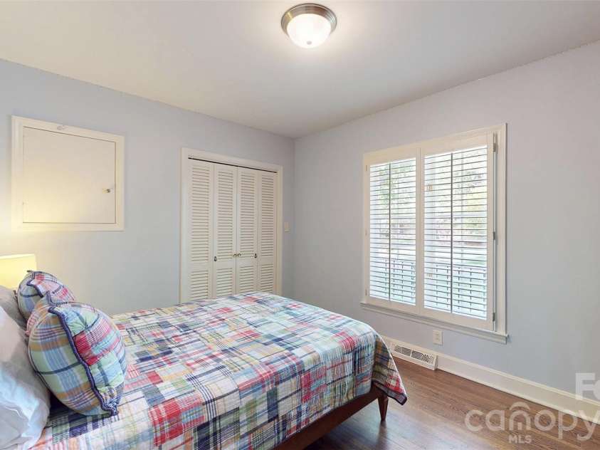 1419 Cavendish Court, Charlotte, NC 28211.  MLS# CAR4370471, YatesRealty ID 20024. 