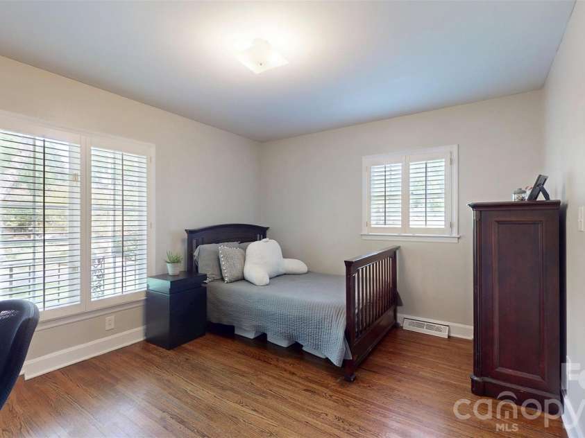 1419 Cavendish Court, Charlotte, NC 28211.  MLS# CAR4370471, YatesRealty ID 20024. 