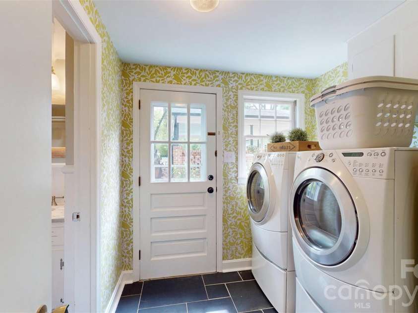 1419 Cavendish Court, Charlotte, NC 28211.  MLS# CAR4370471, YatesRealty ID 20024. 