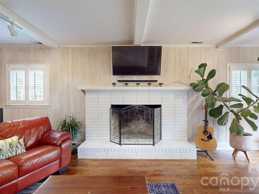 1419 Cavendish Court, Charlotte, NC 28211.  MLS# CAR4370471, YatesRealty ID 20024. 