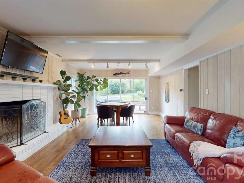 1419 Cavendish Court, Charlotte, NC 28211.  MLS# CAR4370471, YatesRealty ID 20024. 