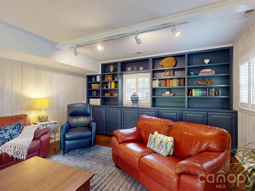 1419 Cavendish Court, Charlotte, NC 28211.  MLS# CAR4370471, YatesRealty ID 20024. 
