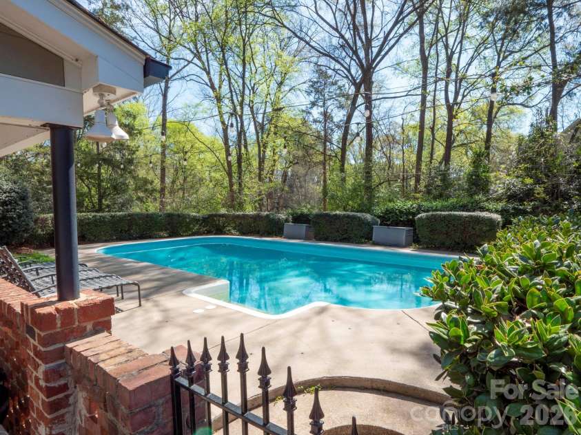 1419 Cavendish Court, Charlotte, NC 28211.  MLS# CAR4370471, YatesRealty ID 20024. 