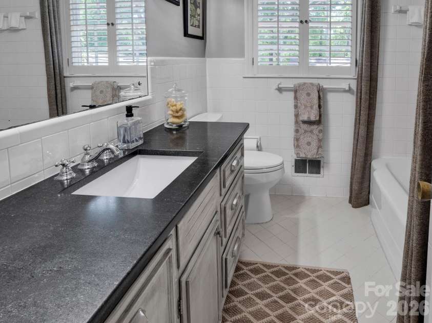 1419 Cavendish Court, Charlotte, NC 28211.  MLS# CAR4370471, YatesRealty ID 20024. 