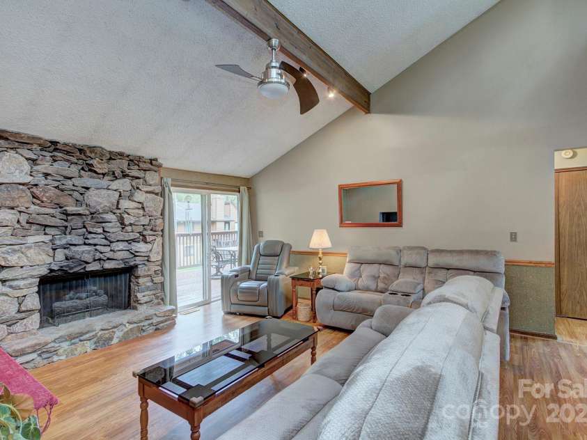 39 Oak Court, Fletcher, NC 28732.  MLS# CAR4287303, YatesRealty ID 20027. 