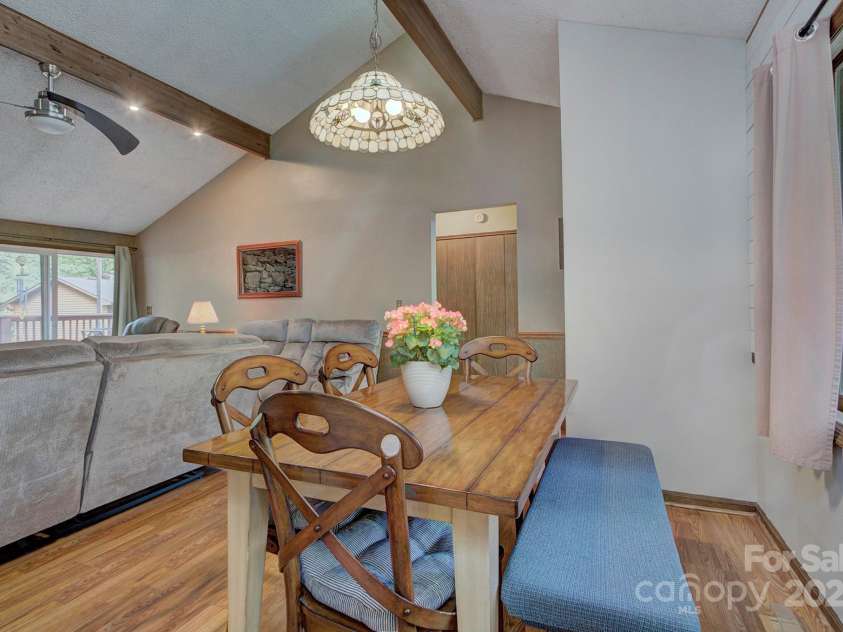 39 Oak Court, Fletcher, NC 28732.  MLS# CAR4287303, YatesRealty ID 20027. 
