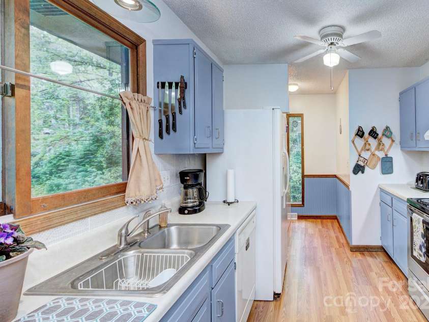 39 Oak Court, Fletcher, NC 28732.  MLS# CAR4287303, YatesRealty ID 20027. 