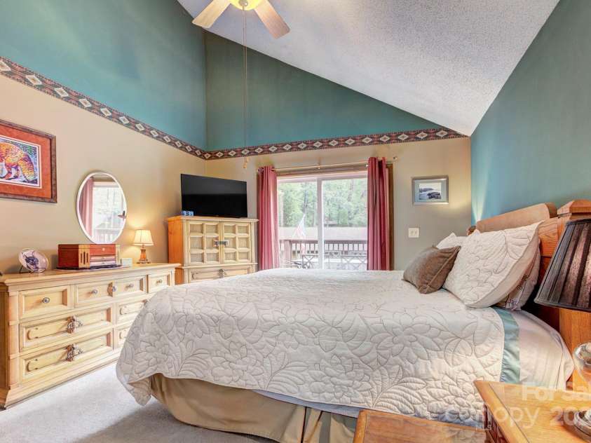 39 Oak Court, Fletcher, NC 28732.  MLS# CAR4287303, YatesRealty ID 20027. 