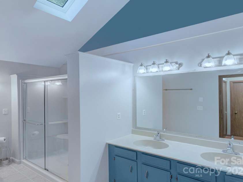 39 Oak Court, Fletcher, NC 28732.  MLS# CAR4287303, YatesRealty ID 20027. 