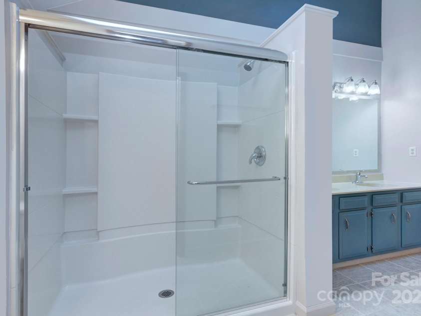 39 Oak Court, Fletcher, NC 28732.  MLS# CAR4287303, YatesRealty ID 20027. 