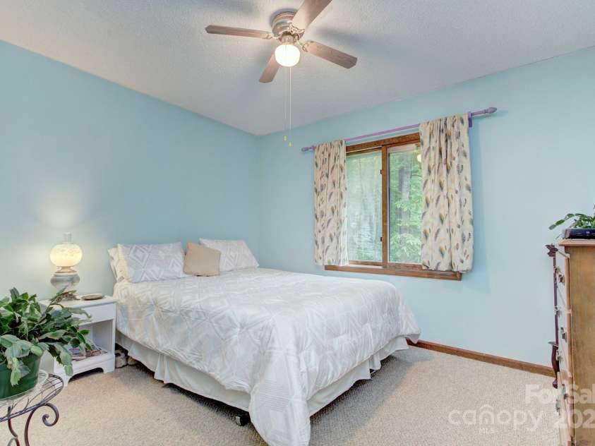 39 Oak Court, Fletcher, NC 28732.  MLS# CAR4287303, YatesRealty ID 20027. 