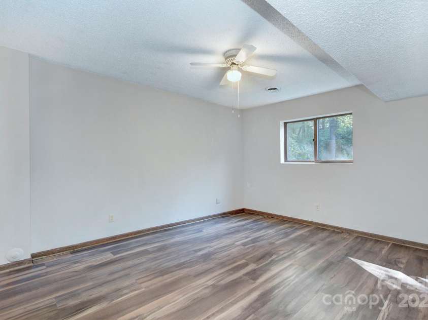 39 Oak Court, Fletcher, NC 28732.  MLS# CAR4287303, YatesRealty ID 20027. 