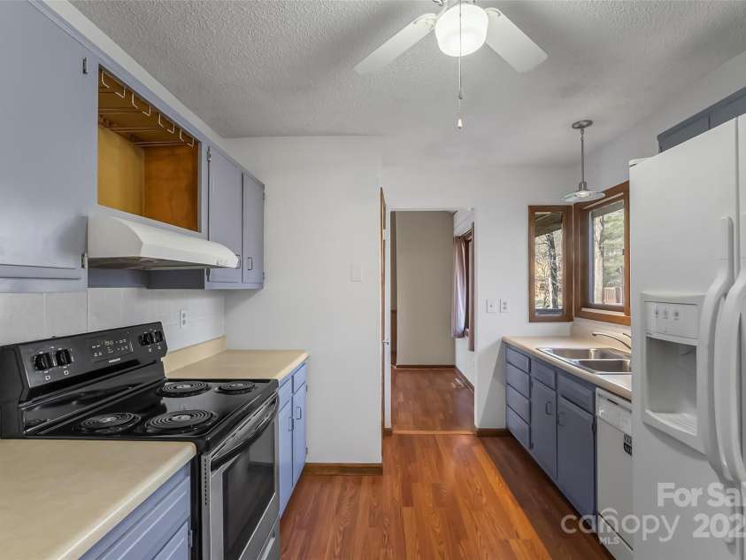 39 Oak Court, Fletcher, NC 28732.  MLS# CAR4330927, YatesRealty ID 20027. Abundant cabinet and countertop space in kitchen with pantry!