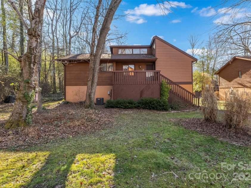 39 Oak Court, Fletcher, NC 28732.  MLS# CAR4330927, YatesRealty ID 20027. Front of home with beautiful level yard