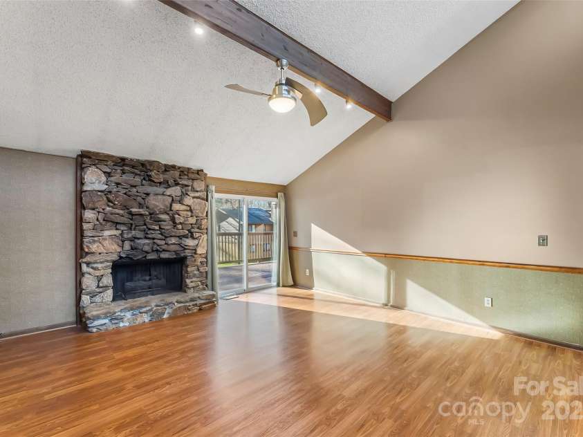 39 Oak Court, Fletcher, NC 28732.  MLS# CAR4330927, YatesRealty ID 20027. Living room with deck access
