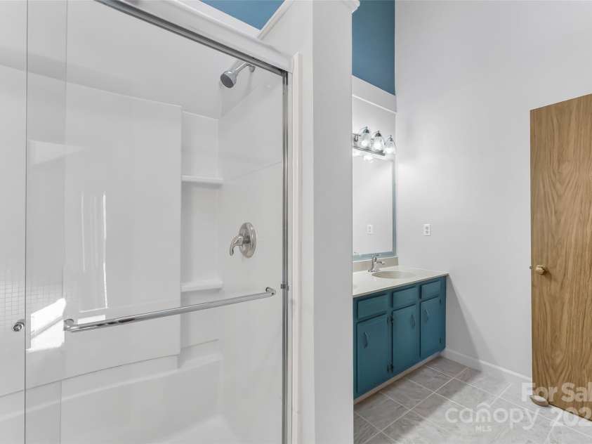 39 Oak Court, Fletcher, NC 28732.  MLS# CAR4330927, YatesRealty ID 20027. Updated primary bathroom with new glass shower door. 
