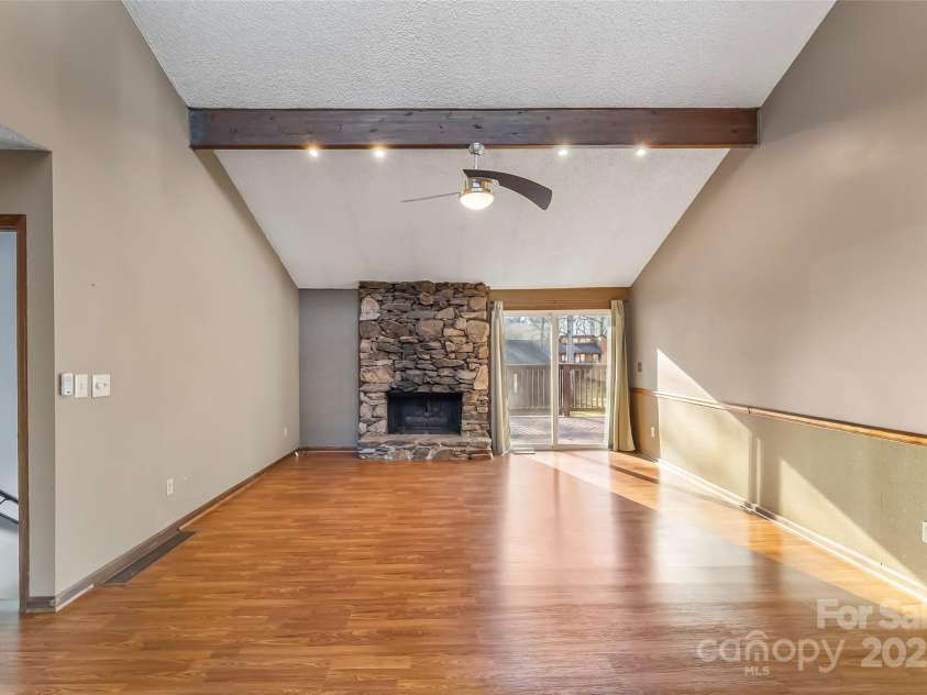 39 Oak Court, Fletcher, NC 28732.  MLS# CAR4330927, YatesRealty ID 20027. Vaulted ceiling in living room enhances space.