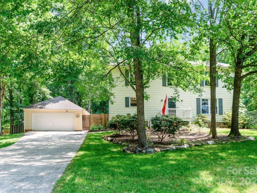 1739 Lesa Lin Drive, Monroe, NC 28112.  MLS# CAR4260036, YatesRealty ID 20028. 