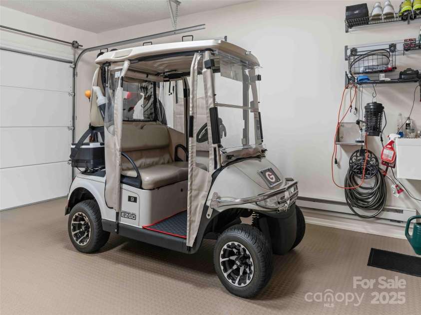 161 Winding Meadows Drive, Flat Rock, NC 28731.  MLS# CAR4256144, YatesRealty ID 20029. 