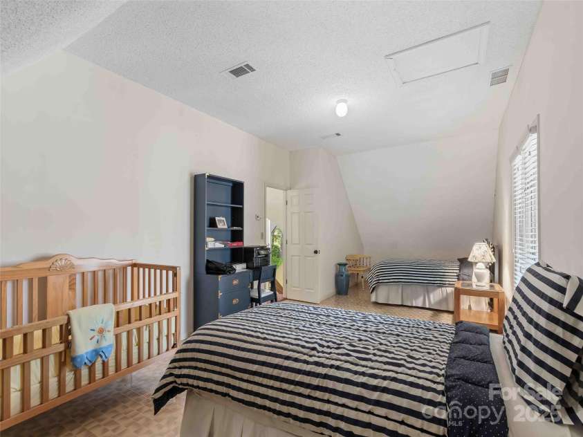 161 Winding Meadows Drive, Flat Rock, NC 28731.  MLS# CAR4256144, YatesRealty ID 20029. 