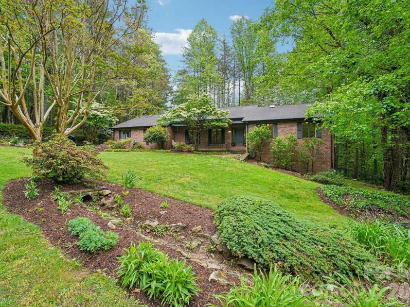 9 Westbridge Drive, Hendersonville, NC 28739.  MLS# CAR4371220, YatesRealty ID 20029. 