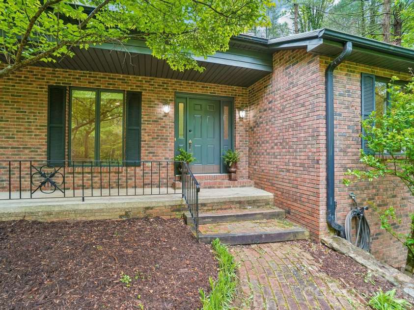 9 Westbridge Drive, Hendersonville, NC 28739.  MLS# CAR4371220, YatesRealty ID 20029. 
