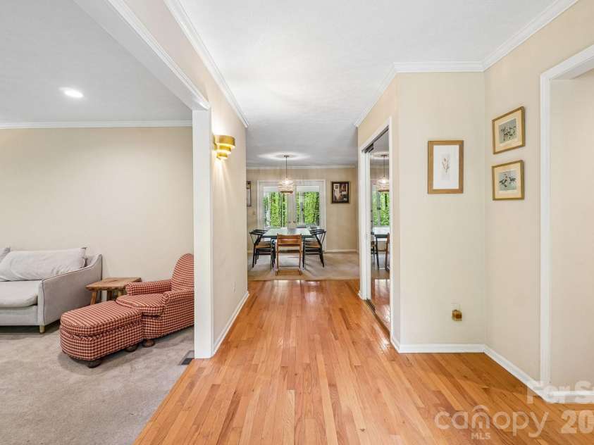 9 Westbridge Drive, Hendersonville, NC 28739.  MLS# CAR4371220, YatesRealty ID 20029. 