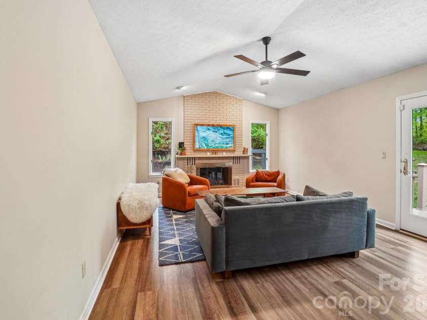 9 Westbridge Drive, Hendersonville, NC 28739.  MLS# CAR4371220, YatesRealty ID 20029. 