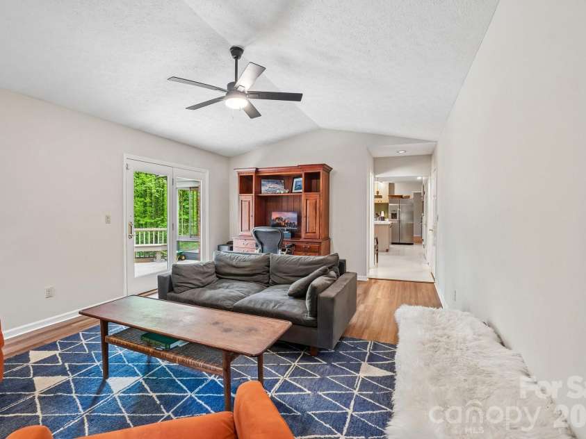9 Westbridge Drive, Hendersonville, NC 28739.  MLS# CAR4371220, YatesRealty ID 20029. 