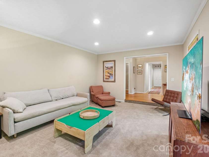 9 Westbridge Drive, Hendersonville, NC 28739.  MLS# CAR4371220, YatesRealty ID 20029. 