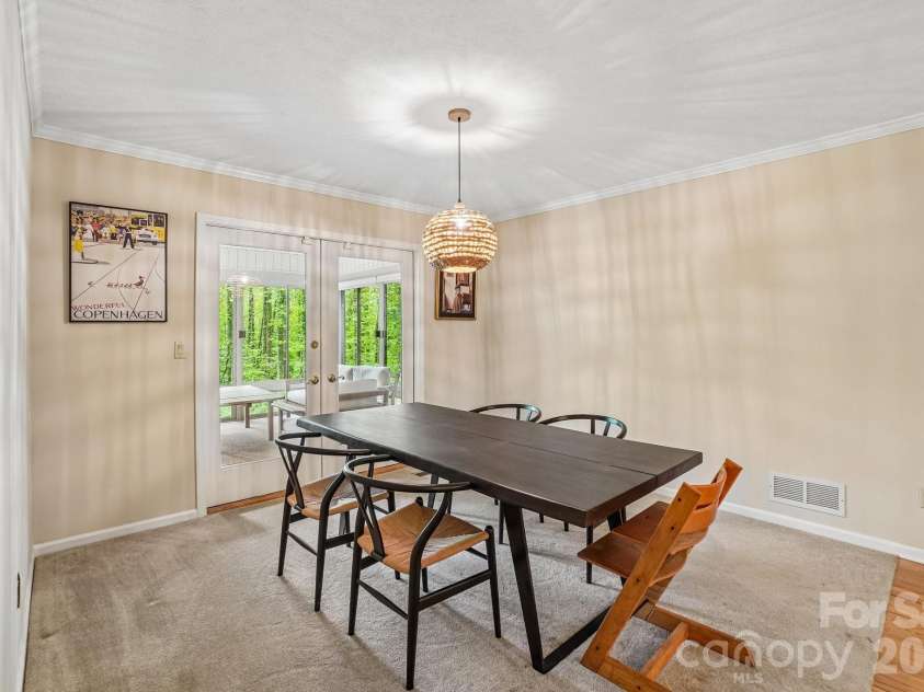9 Westbridge Drive, Hendersonville, NC 28739.  MLS# CAR4371220, YatesRealty ID 20029. 
