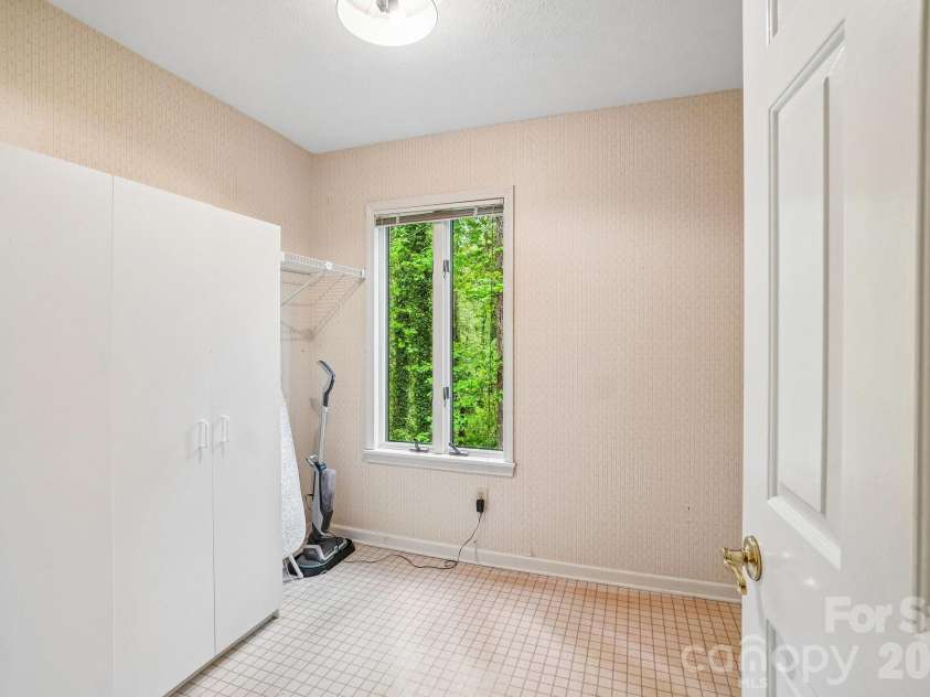 9 Westbridge Drive, Hendersonville, NC 28739.  MLS# CAR4371220, YatesRealty ID 20029. 