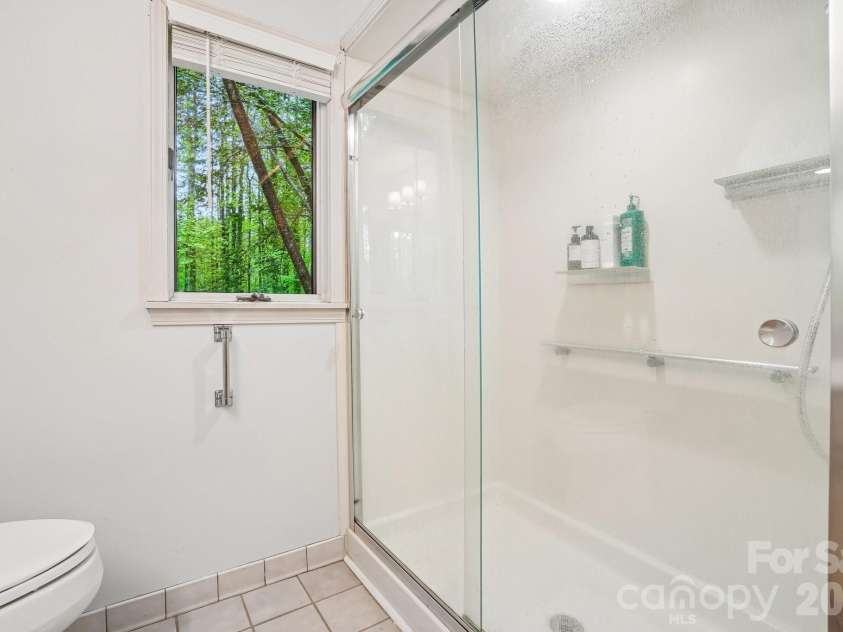 9 Westbridge Drive, Hendersonville, NC 28739.  MLS# CAR4371220, YatesRealty ID 20029. 