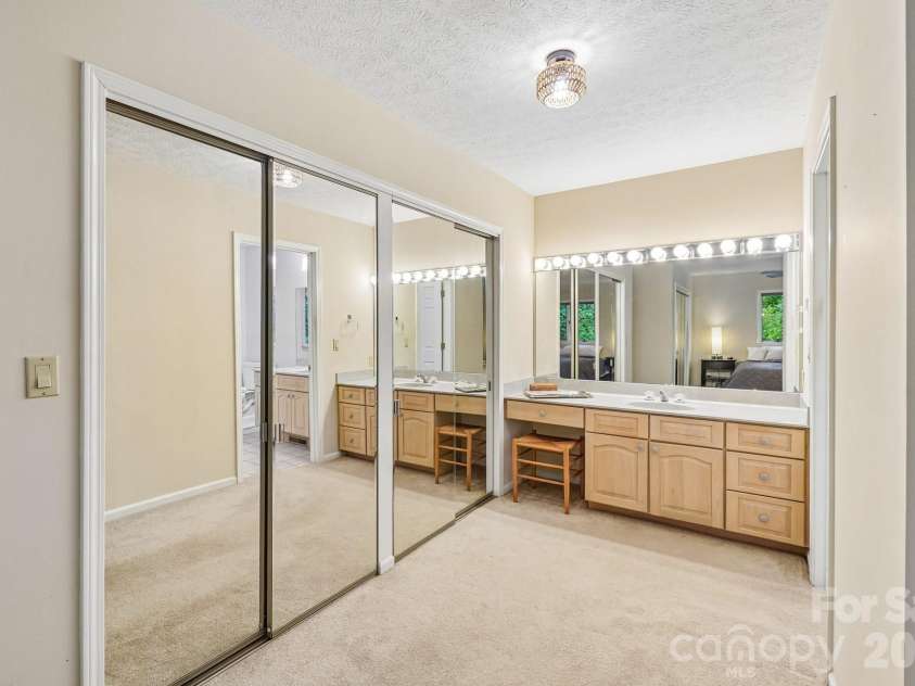9 Westbridge Drive, Hendersonville, NC 28739.  MLS# CAR4371220, YatesRealty ID 20029. 