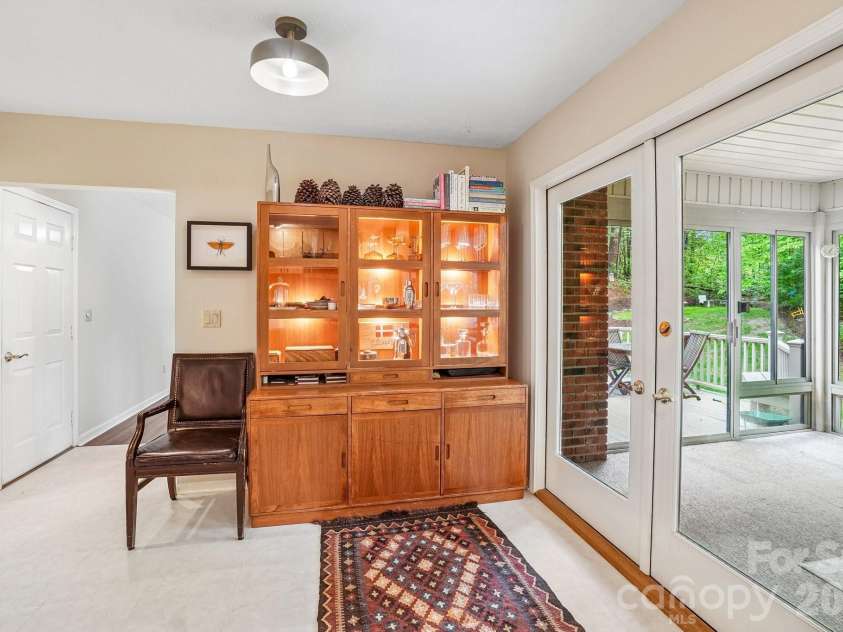 9 Westbridge Drive, Hendersonville, NC 28739.  MLS# CAR4371220, YatesRealty ID 20029. 