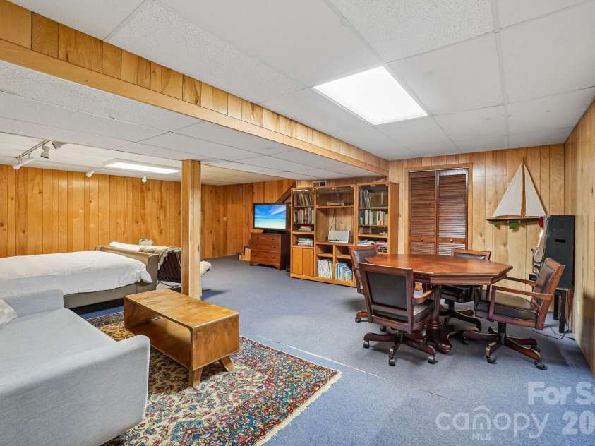 9 Westbridge Drive, Hendersonville, NC 28739.  MLS# CAR4371220, YatesRealty ID 20029. 