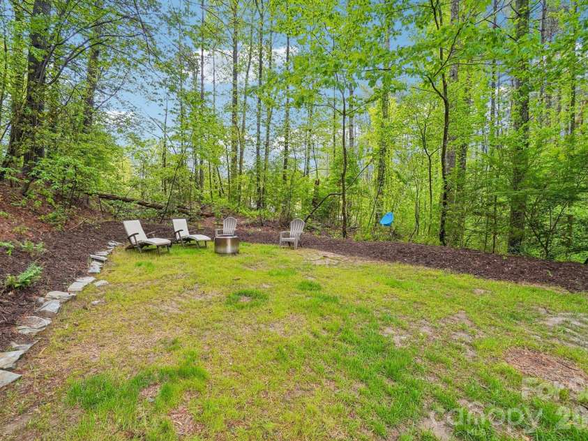 9 Westbridge Drive, Hendersonville, NC 28739.  MLS# CAR4371220, YatesRealty ID 20029. 